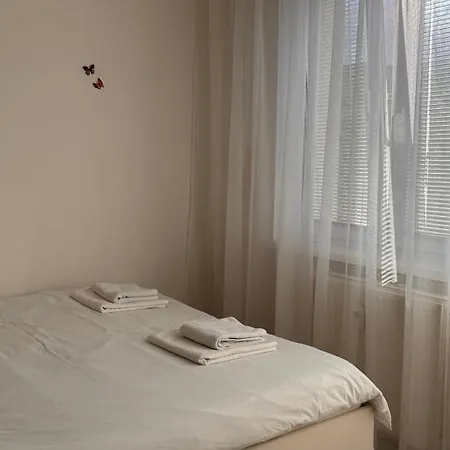 Апартаменти Elegant Escape Iv - Free Parking, Easy Access To Center Братислава